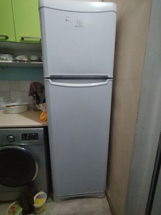 Холодильник Indesit