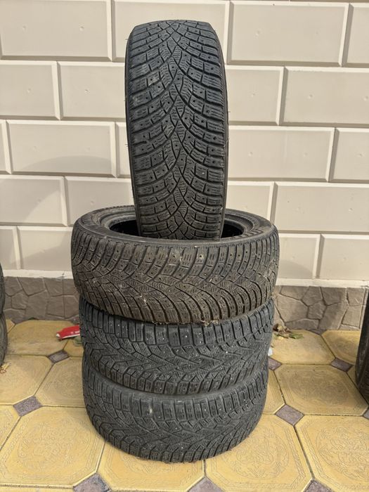 Шины зимние 215/55R17