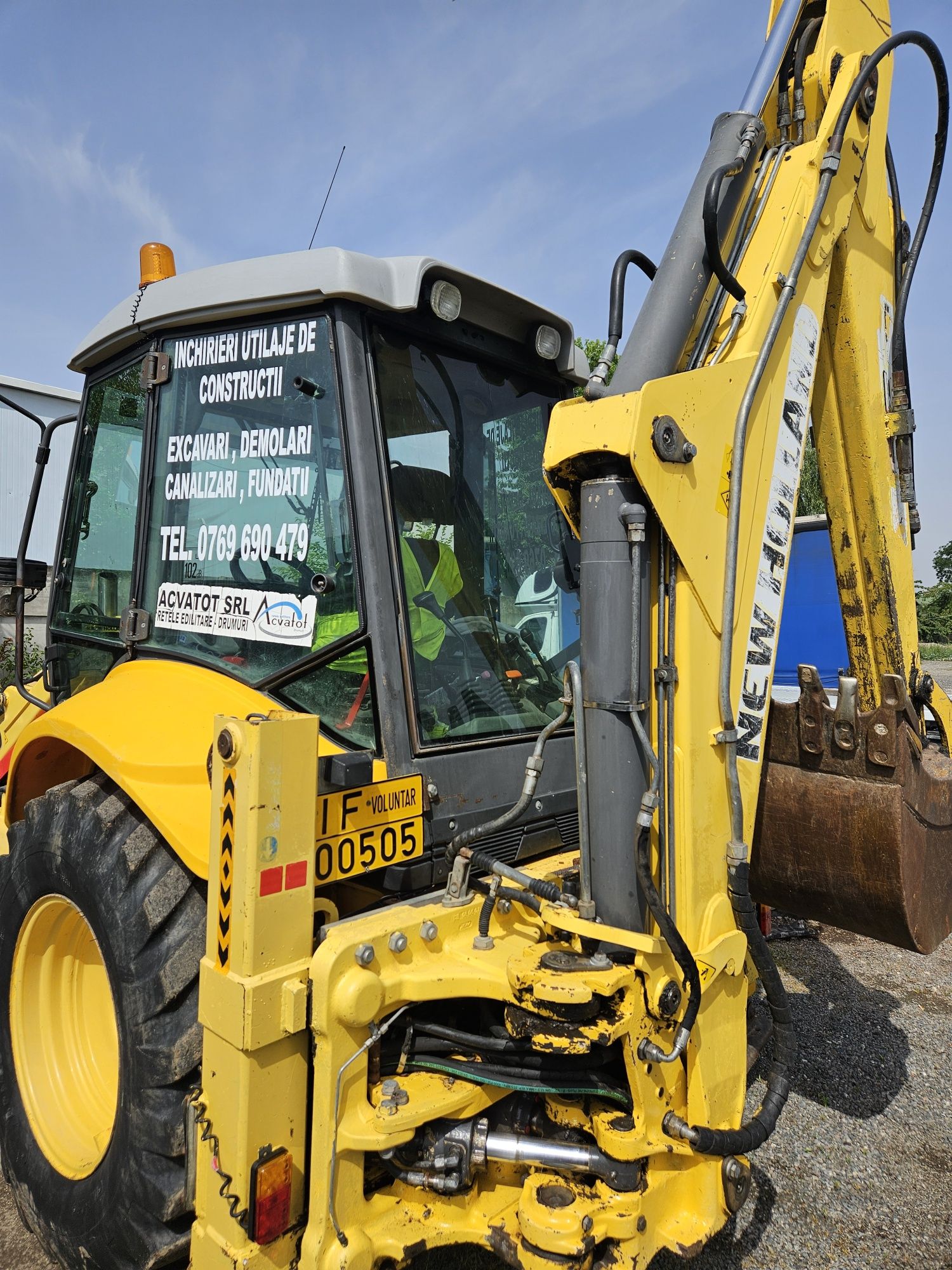 Buldoexcavator de închiriat