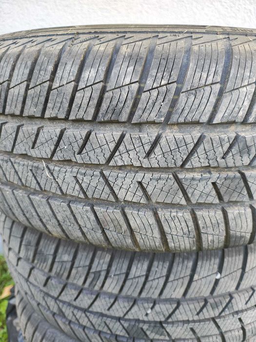 Anvelope iarnă BARUM NOI 255/55 R18 garanție 2 ani