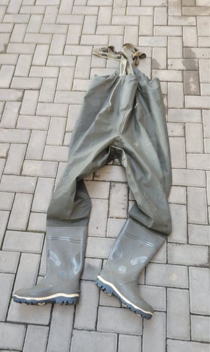 Продам Вейдерсы с сапогами размер обуви 43