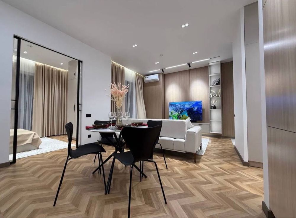 Срочно сдается 2х комнтная квартира в ЖК Akay city