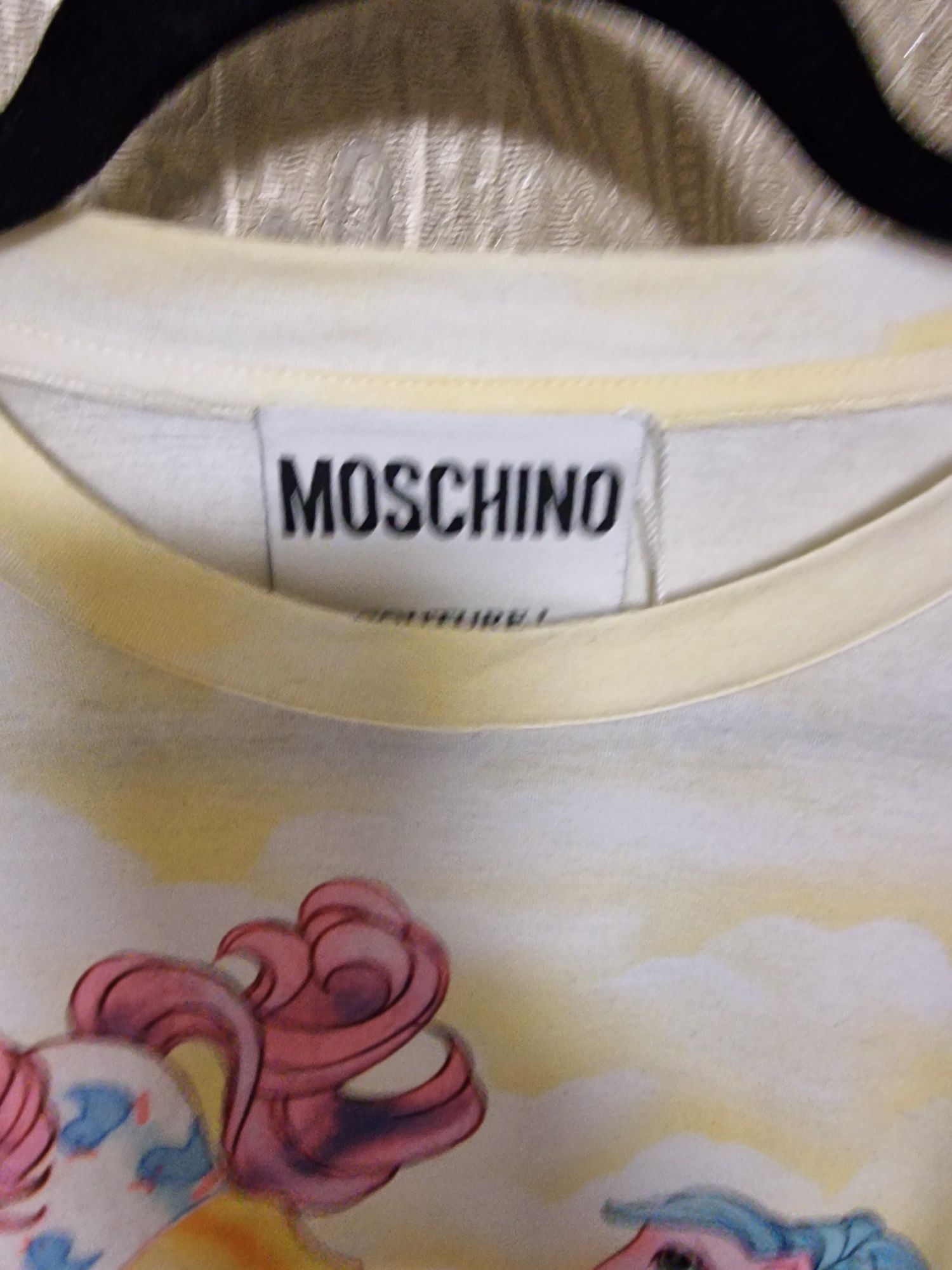 Tricouri Balenciaga și Moschino