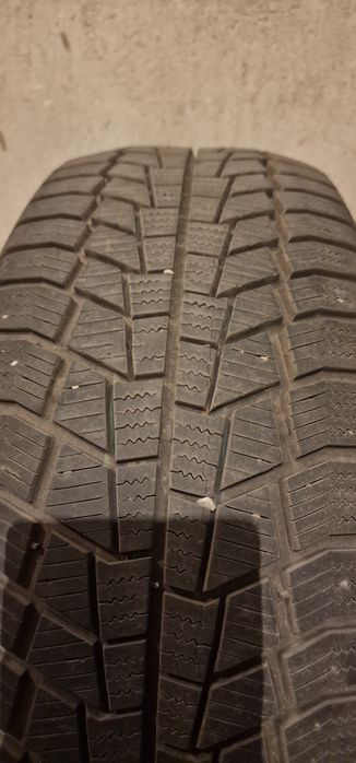 Зимни гуми 215 60 16