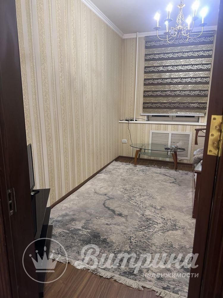 Продаётся 3-комнатная квартира у метро Беруний