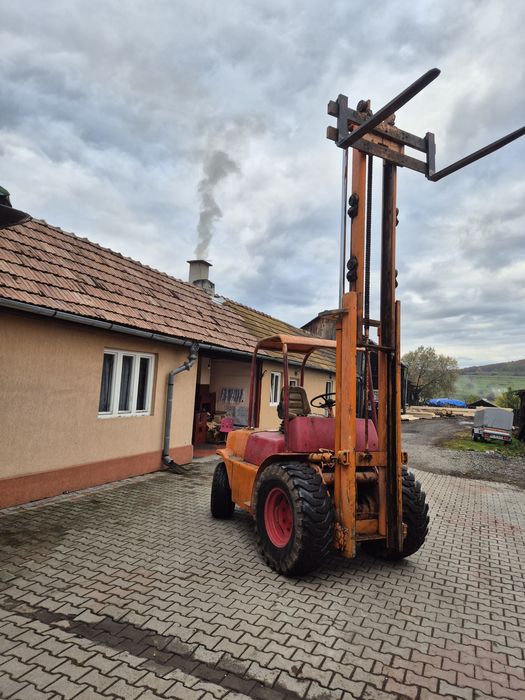 Stivuitor de teren accidentat marca fendt