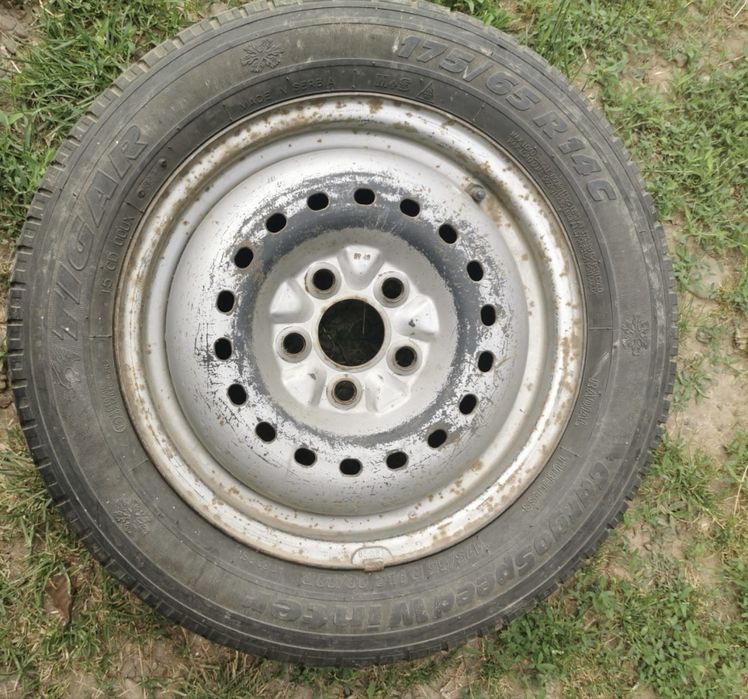 2 Jante cu cauciuc pentru dacia papuc