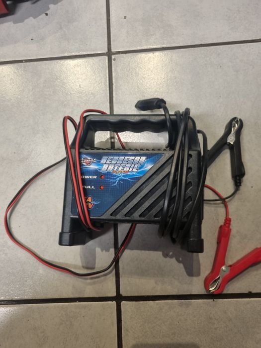 Redresor baterie auto Carmax