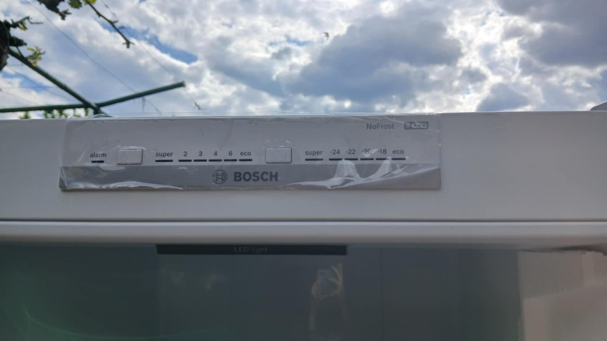 Хладилник с долен фризер Bosch