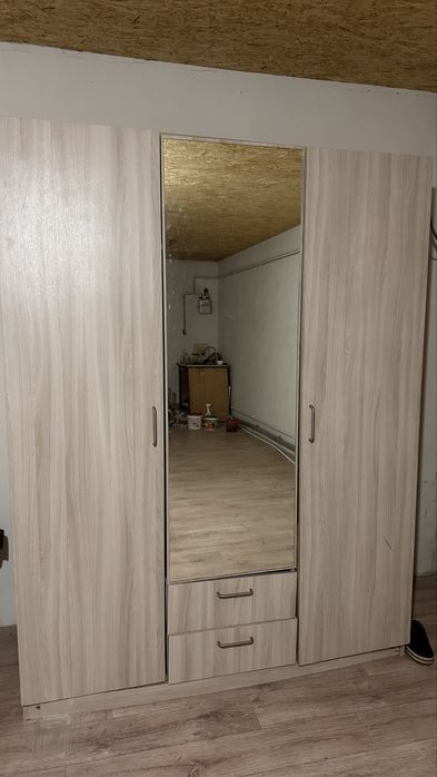 Продается шкаф дл одежды шифоньер
