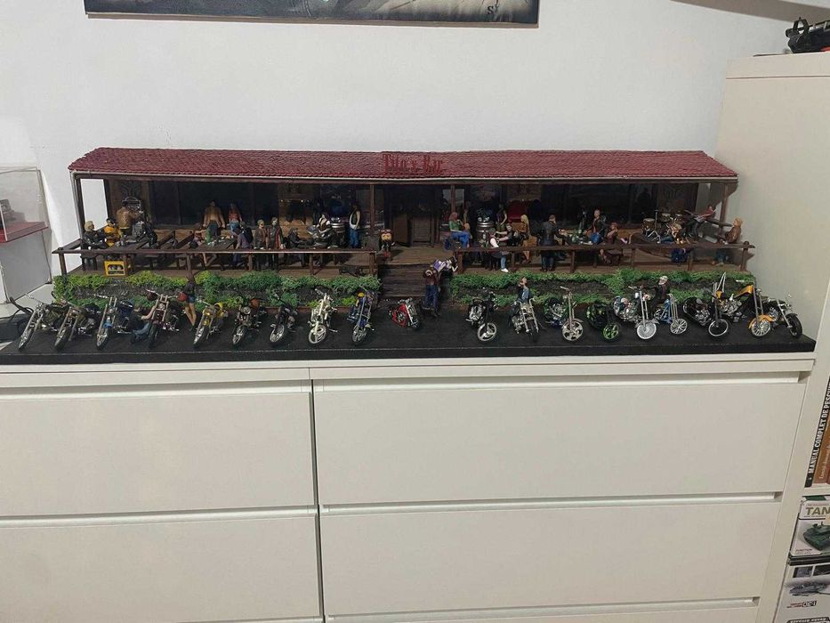 Vand diorama bar motociclisti scara 1:18 custom