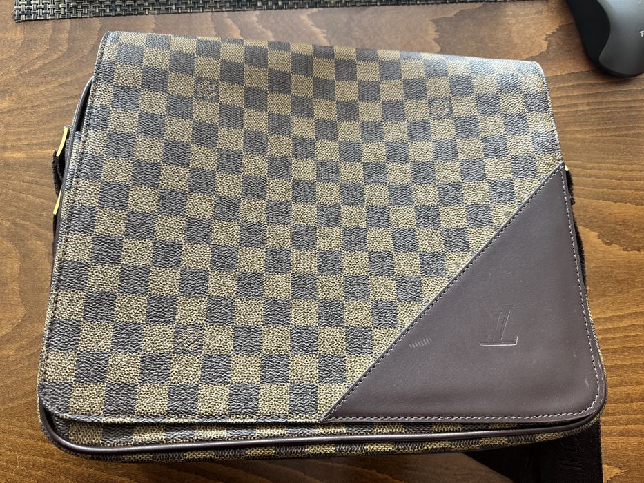 Продавам лични чанти и портмонета