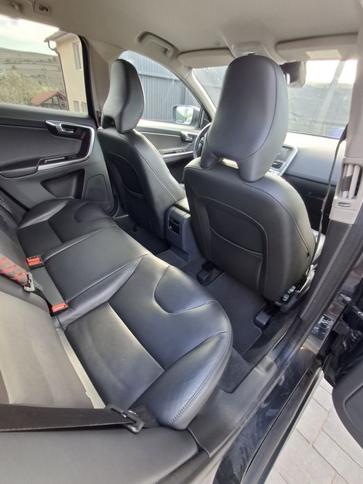 Volvo XC 60 2016 2L Diesel  150 CP 240000 km  11500 e Garanție! Credit