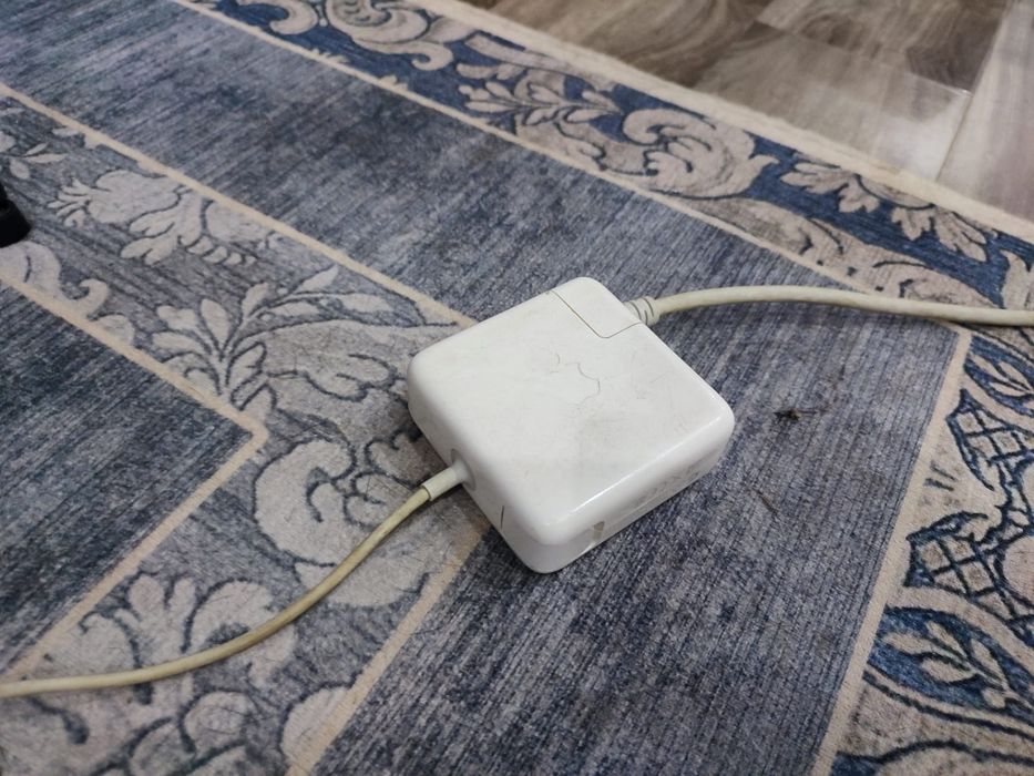 Macbook Pro i5 impecabil