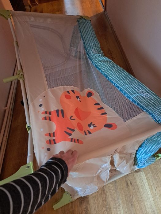 Vând pătuț pliant