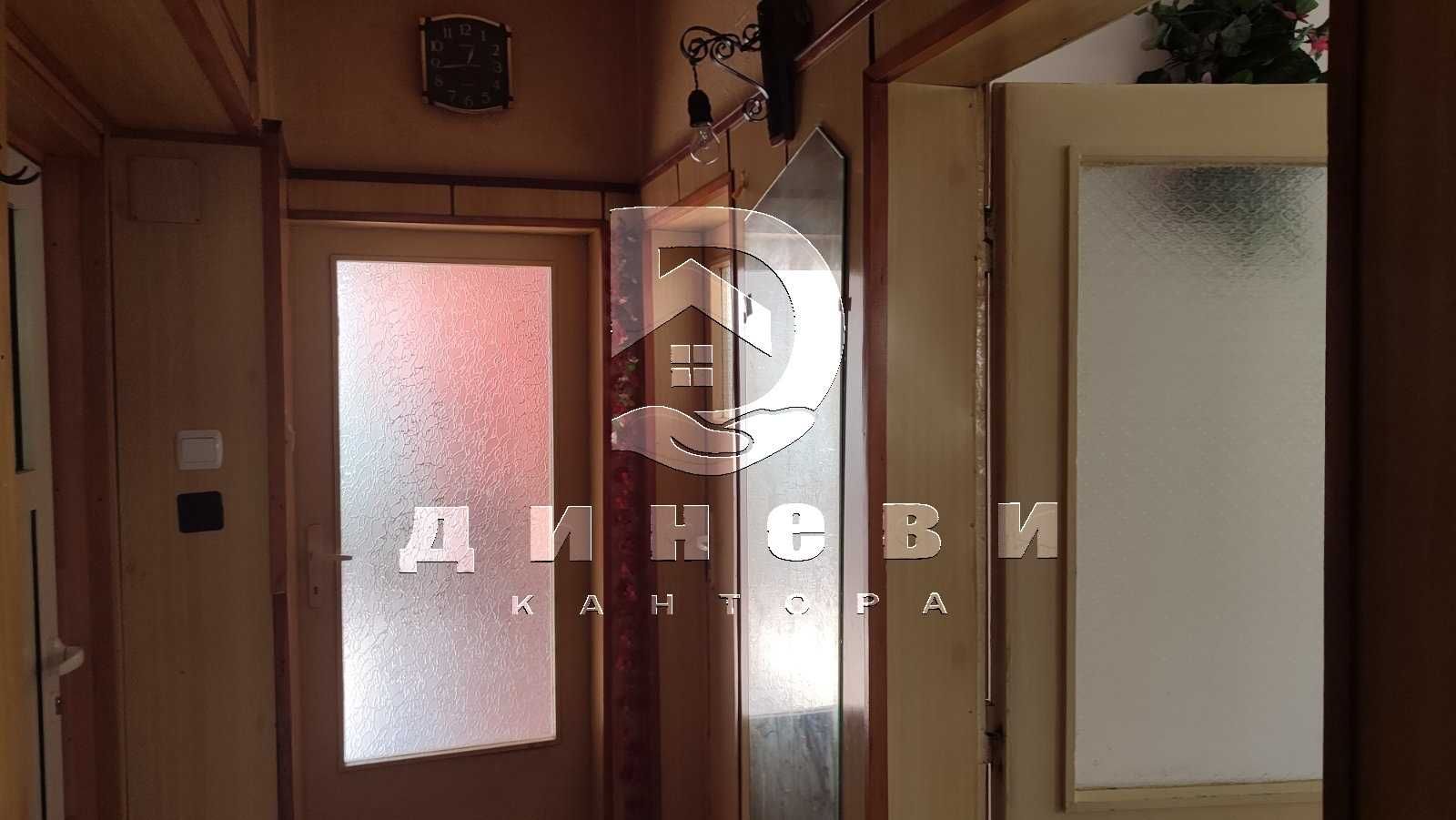 Тристаен апартамент под ДНА