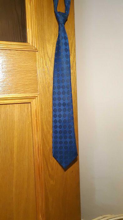 Новый галстук хорошего качества.Шелк.