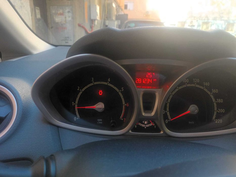 Ford fiesta 1.4 benzina plus GPL