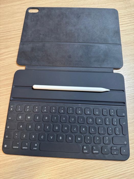 Husa ipad pro 11 inch ca noua+ apple pencill (2nd gen)