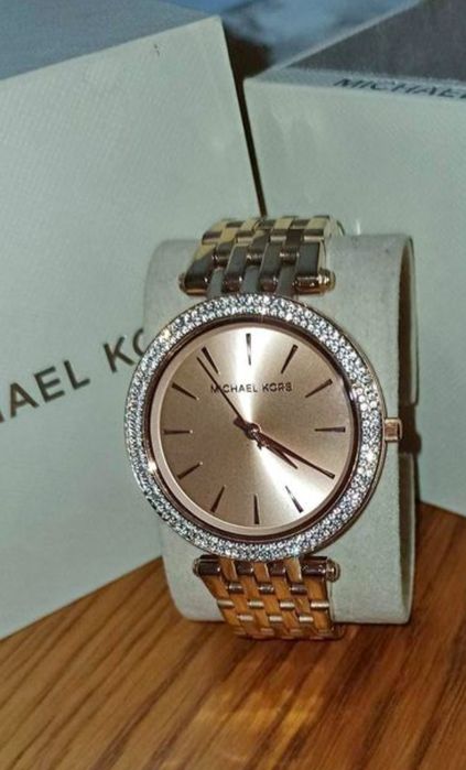 Дамски часовник Michael Korsистинско бижу от Швейцария