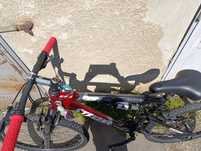 Vând bicicleta full suspension în stare bună este bună de sarit