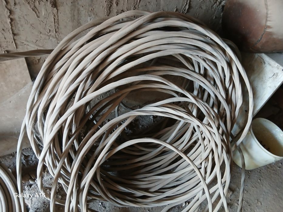 Кабель(4*2.7мм) алюмининиевый.б.у..в идеальн