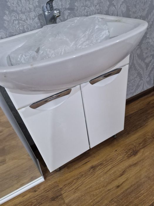 Раковина с зеркалом б/у в хорошем состоянии мункеулы район