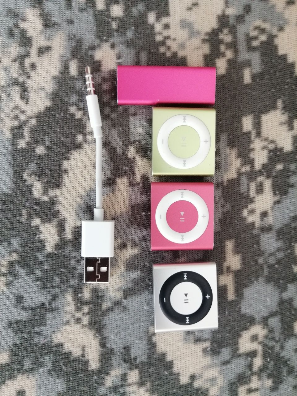 Vând ipod nano shuffle gen.2 și 4- 1,2 Gb, ipod touch gen. 2 și 4 - 8