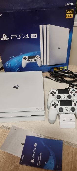Playstation 4 Pro 1TB + 2 джойстика + Станция за зареждане + 3 игри