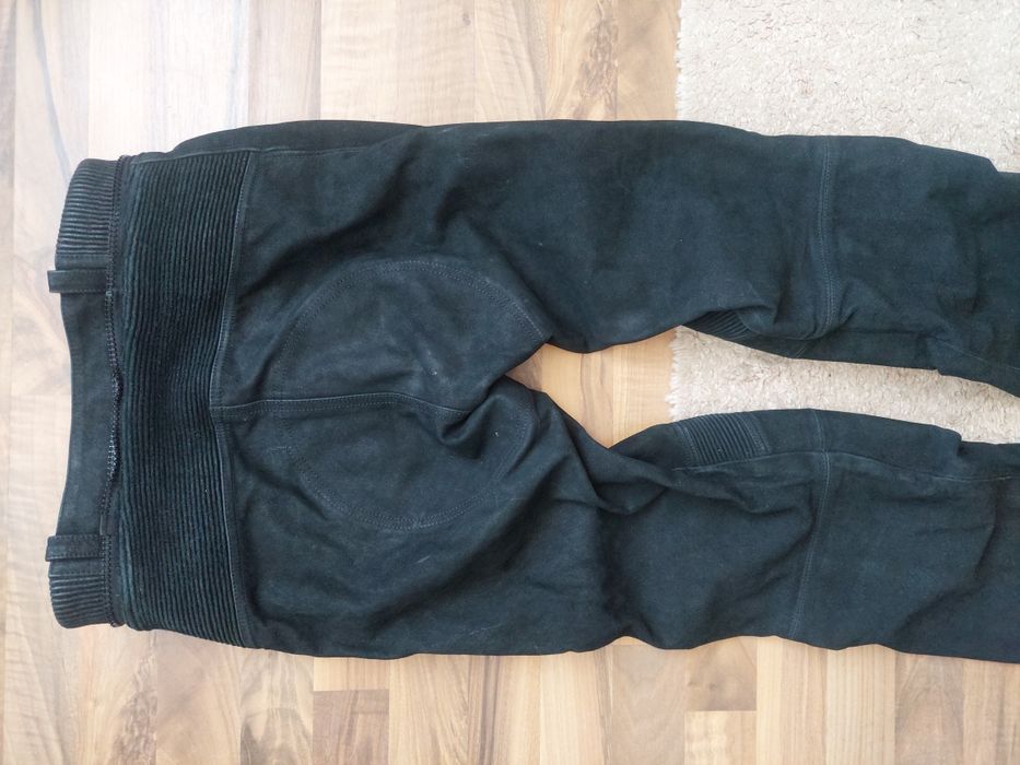 Pantaloni moto Vanucci,piele intoarsa ,stare buna