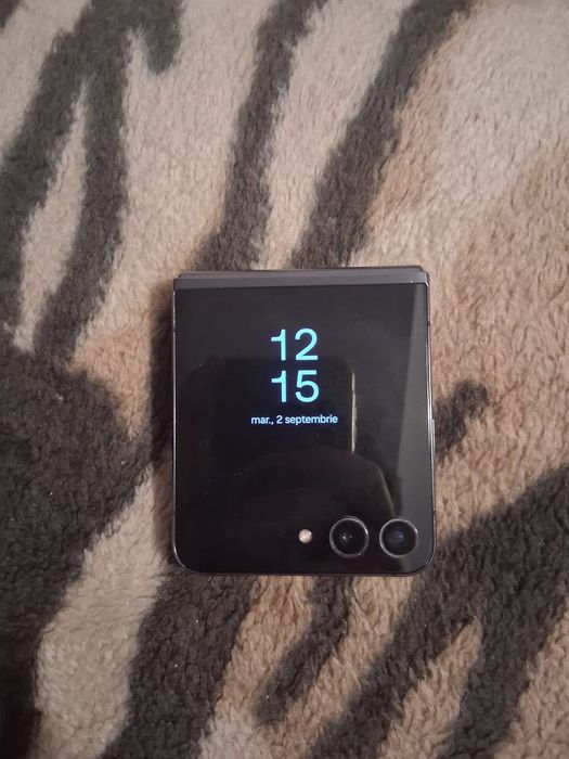 Vând samsung galaxy flip 5