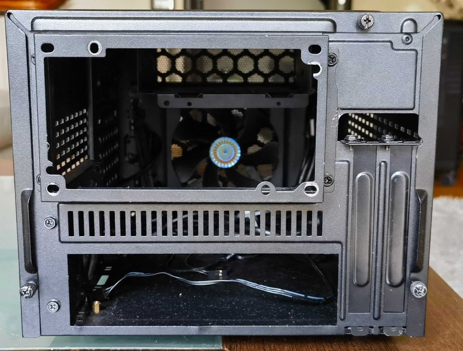 Carcasă mini-ITX Cooler Master Elite 130