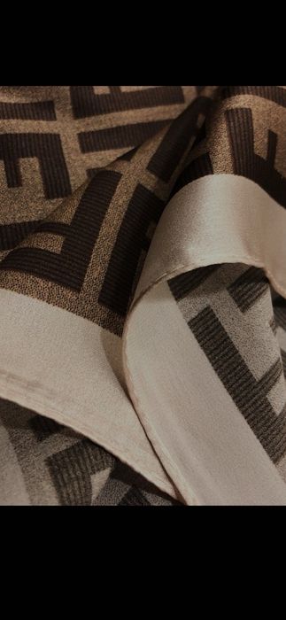 Eșarfă Fendi model 2026, 100% mătase, 90×90cm