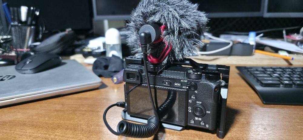 Sony A6300 cage si microfon 2 baterii!