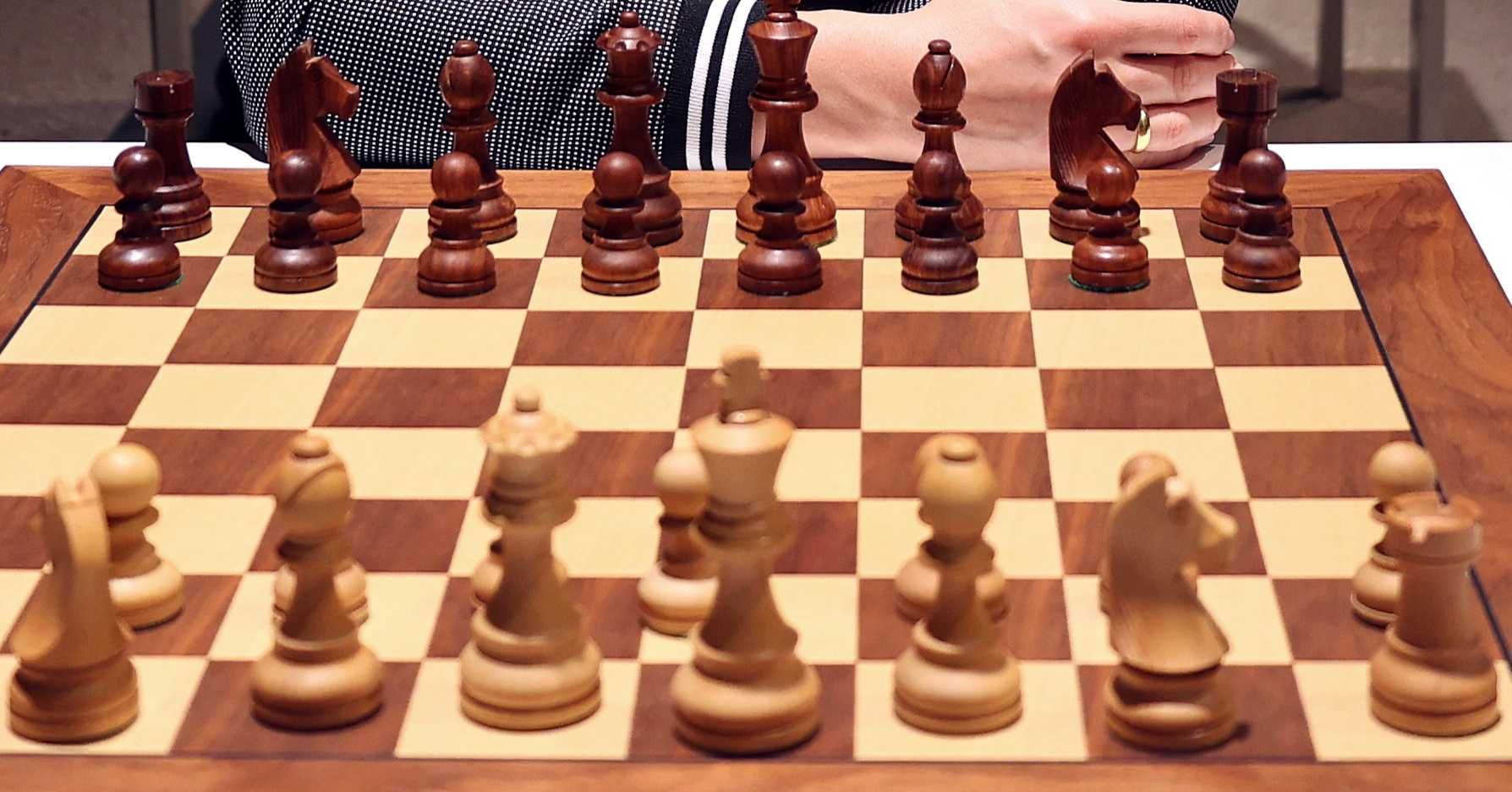 Шах професионални фигури с табло