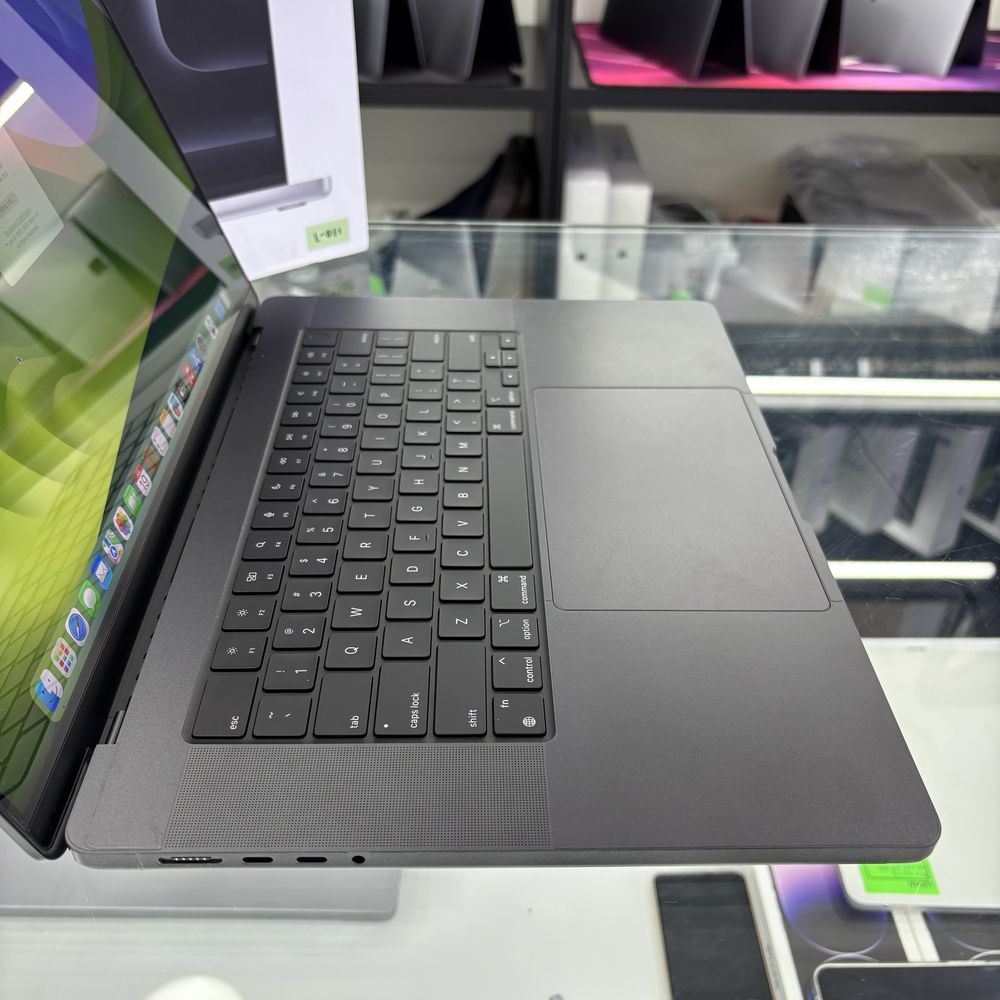 Macbook Pro M3 Pro / 18 / 512 / 75 sikl 100%