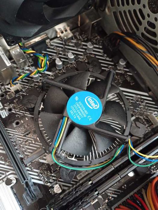 Procesor Intel Core i3-10100F + Cooler Intel