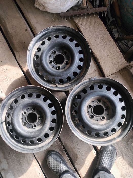 Диски штатные на мерседес 124 кузов 15 размер 3 штуки