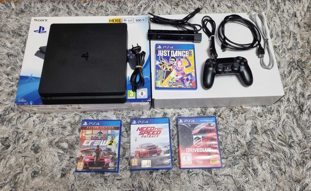 PS4 slim Play Station 500 GB (serie CUH 2216A) + camera Sony V1