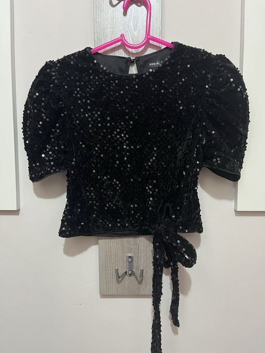 Черна блузка с пайети