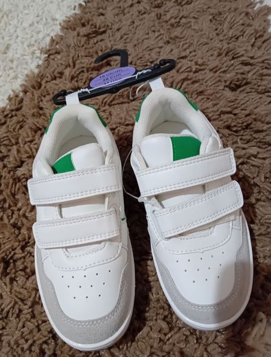 Adidași noi PRIMARK mărimea 28
