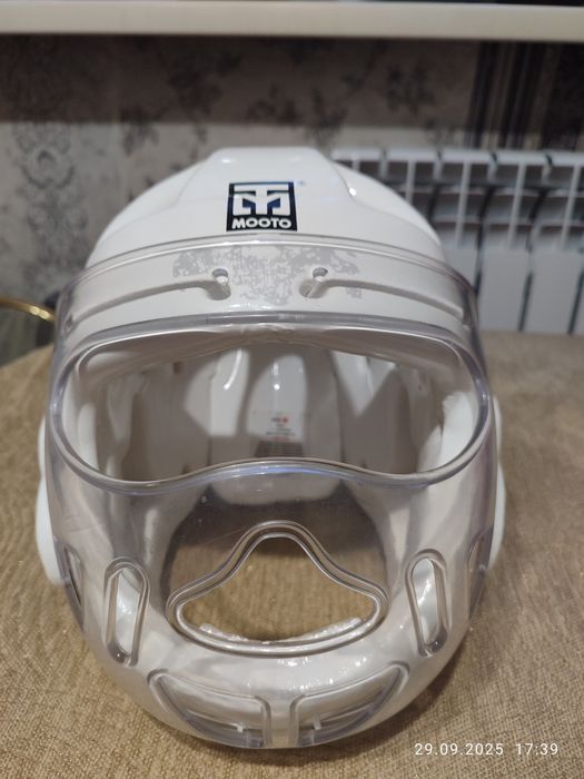 Шлем с забралом.