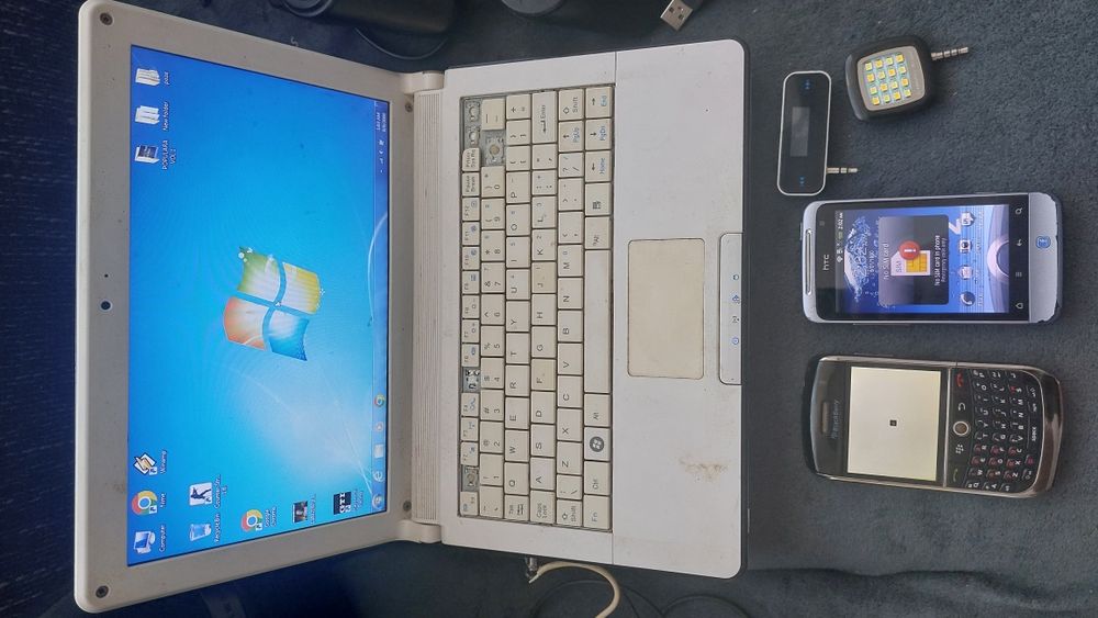 Laptop G10IL Vodafone funcțional și alte lucruri retro