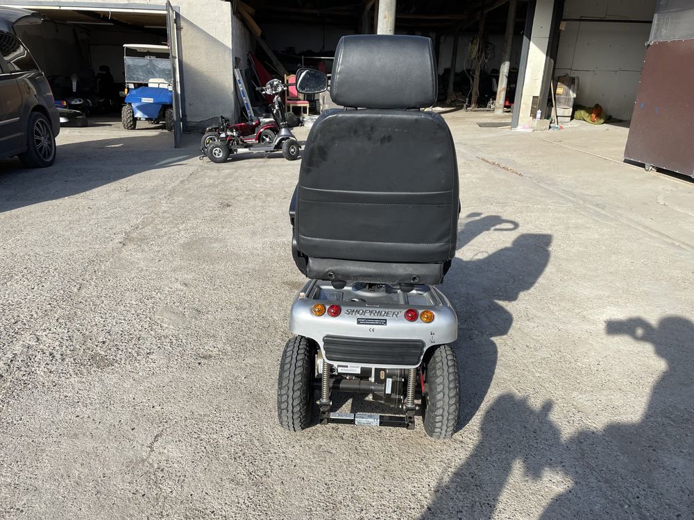 Скутер за трудно подвижни хора или инвалиди
