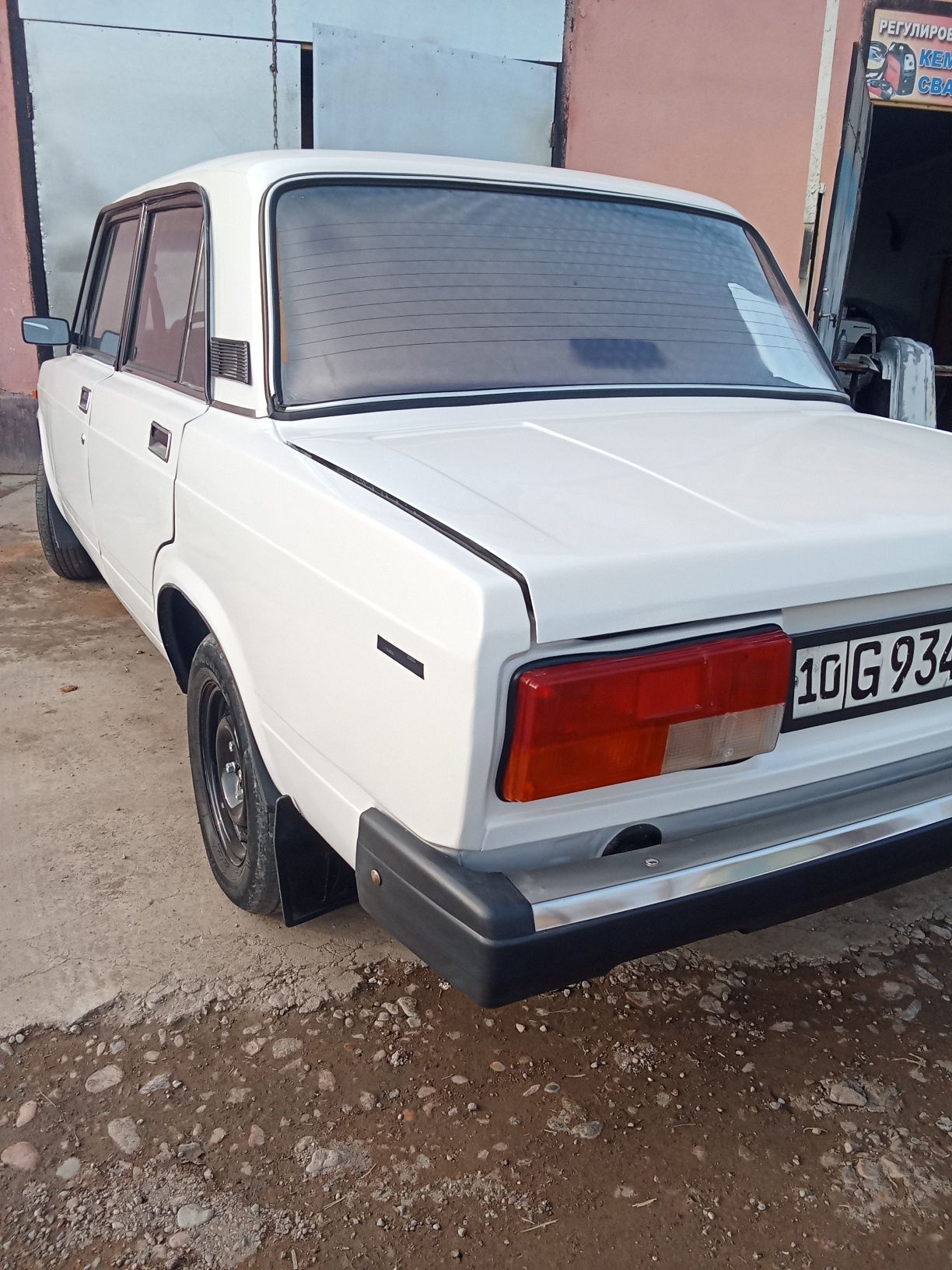 Vaz 2105 sotiladi