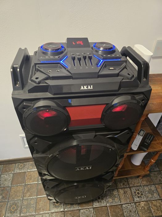 Vand boxa Akai profesional