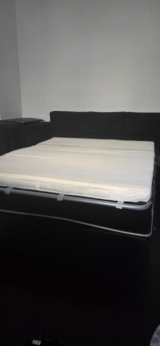 Canapea extensibila cu 3 locuri