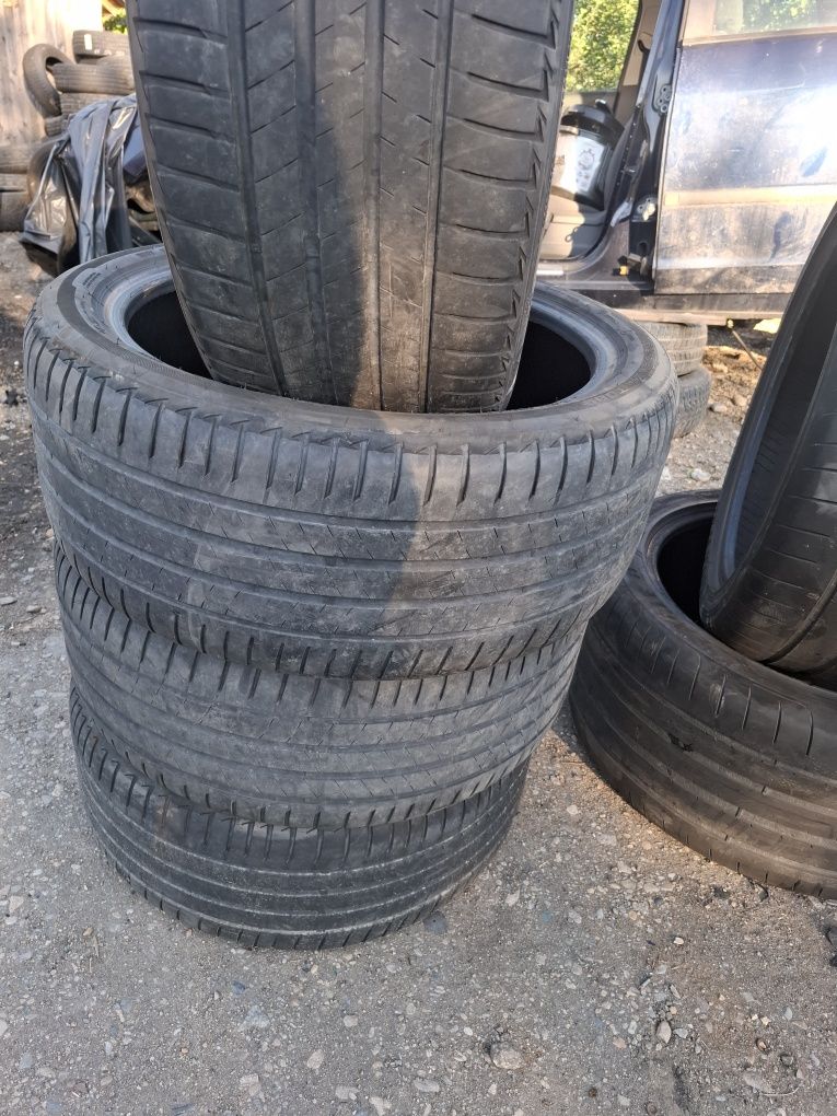 Vand set 4 anvelope 245 40 19 brigestone bune de vara dot 2020