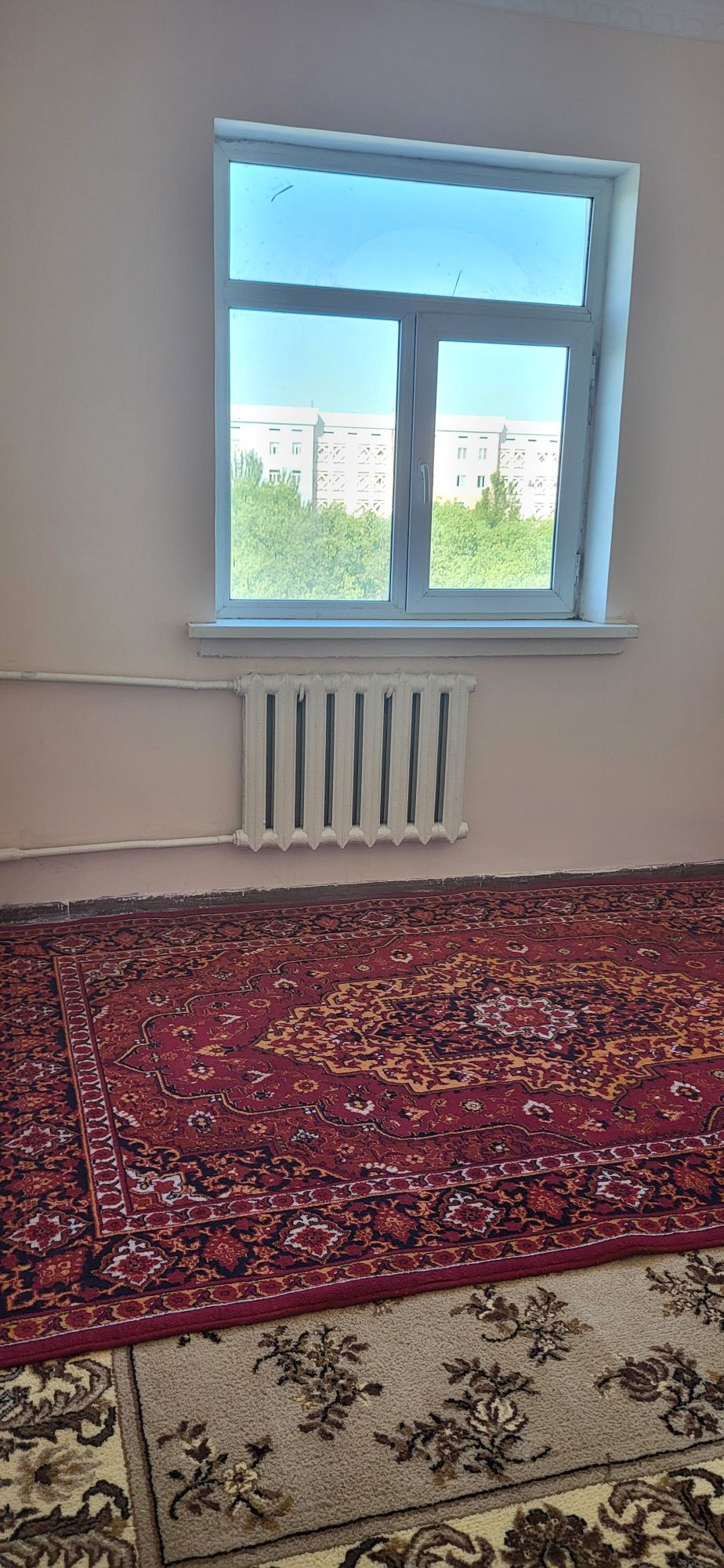 108 поворотда квартира бар. Без хозайын. 4-этаж 4 хана.