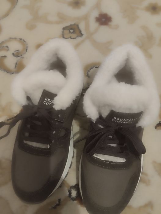 Зимние кроссовки,новые,утеплённые,раз 38,39